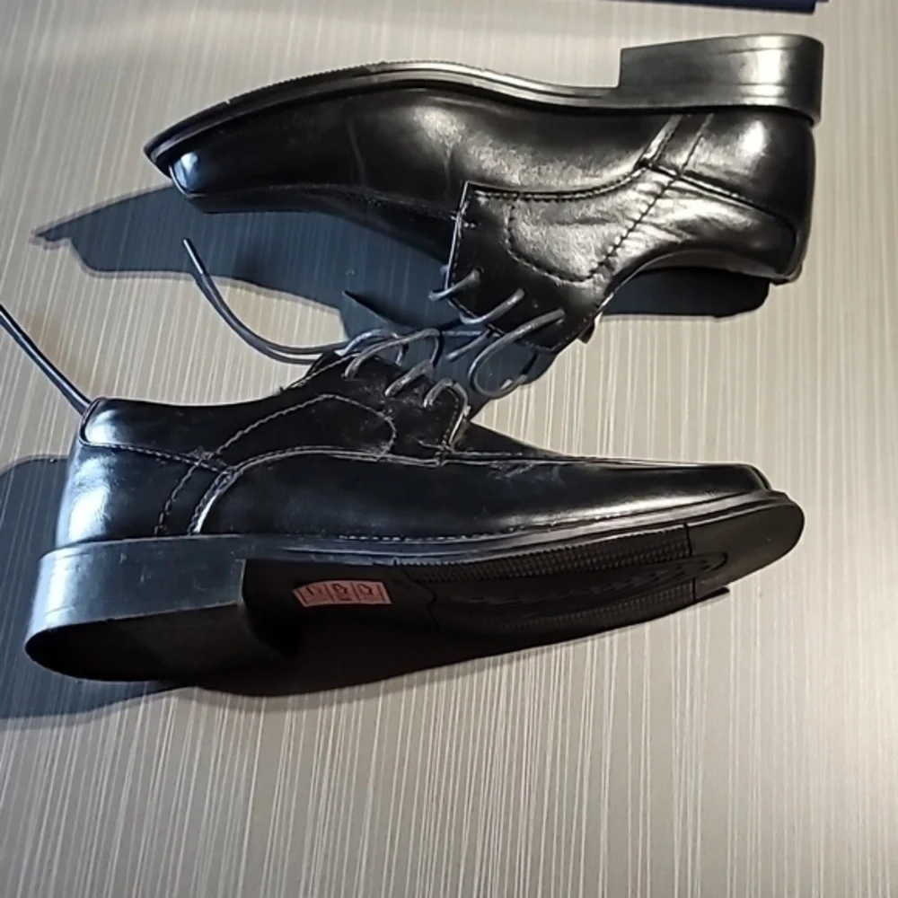 Easy Stider Black Leather Oxfords Boys 3‎ Great Condition.